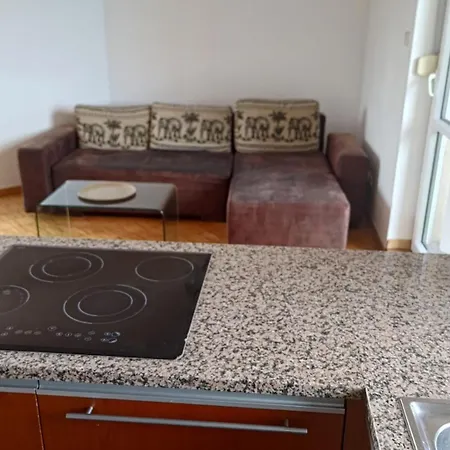 100mk2 Per Night Апартаменти